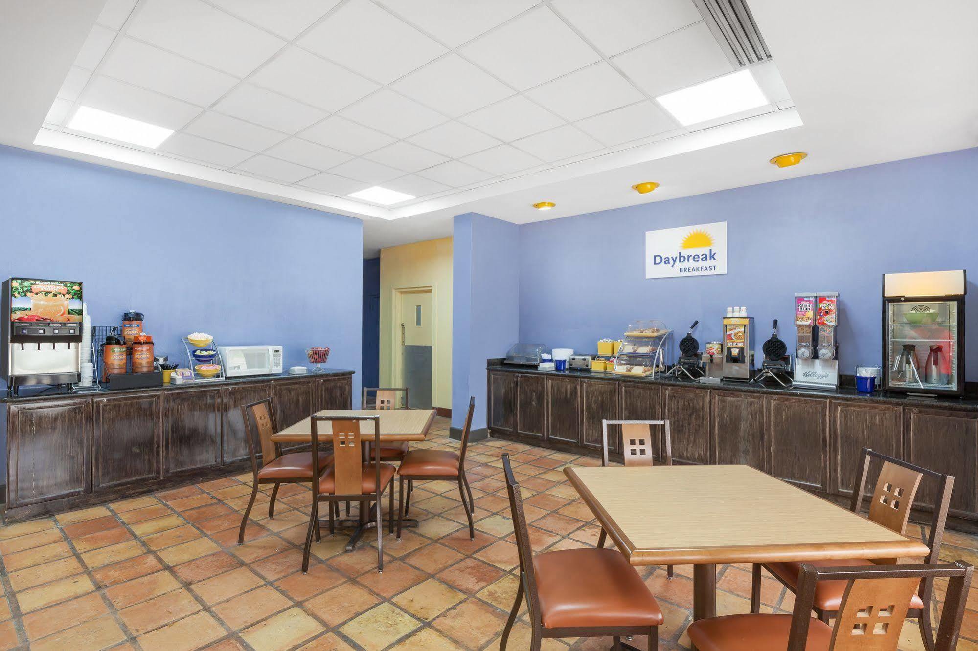 Days Inn By Wyndham Uvalde Kültér fotó